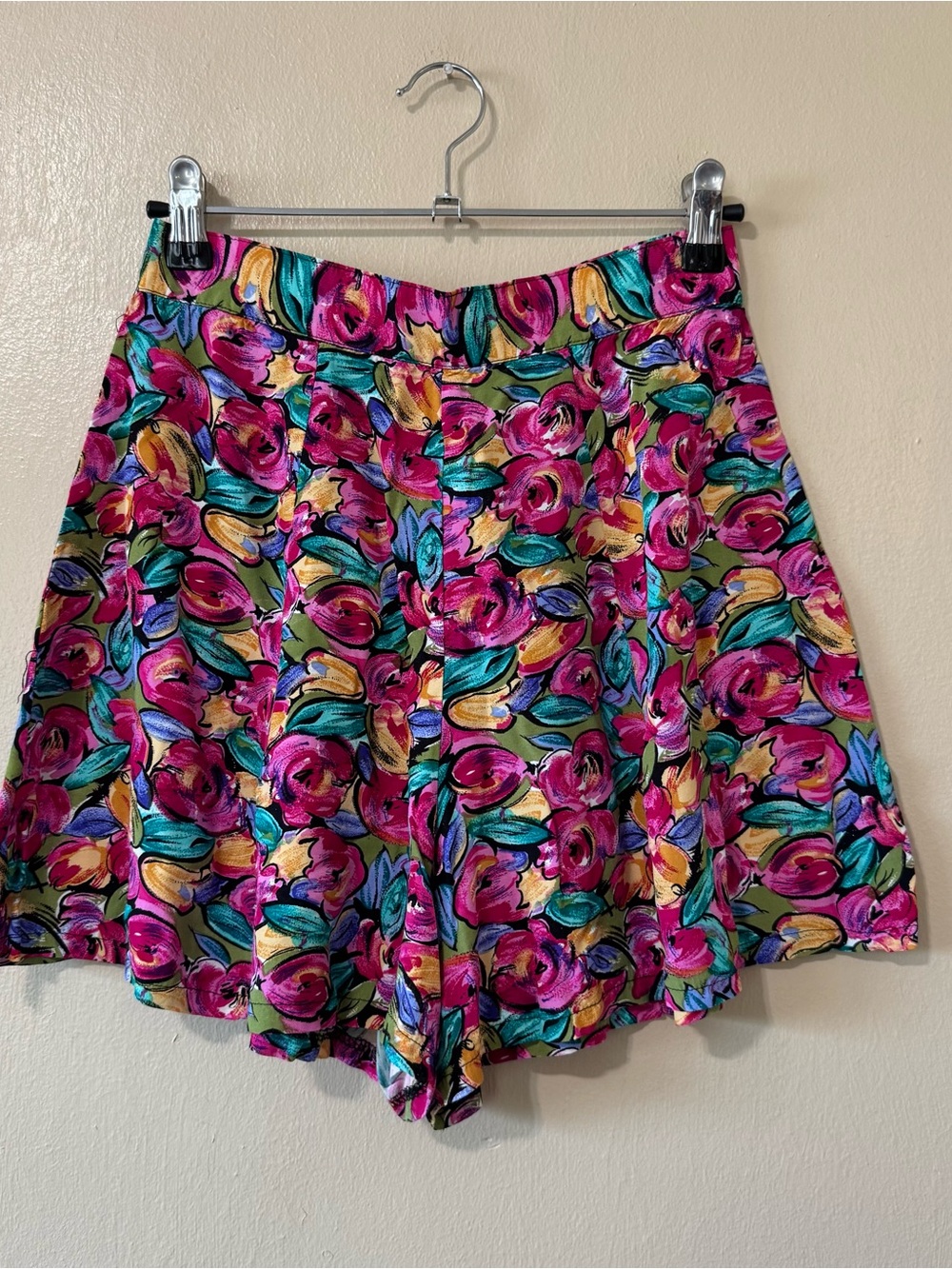 Vintage 80s/90s bright colorful floral flowy high rise shorts